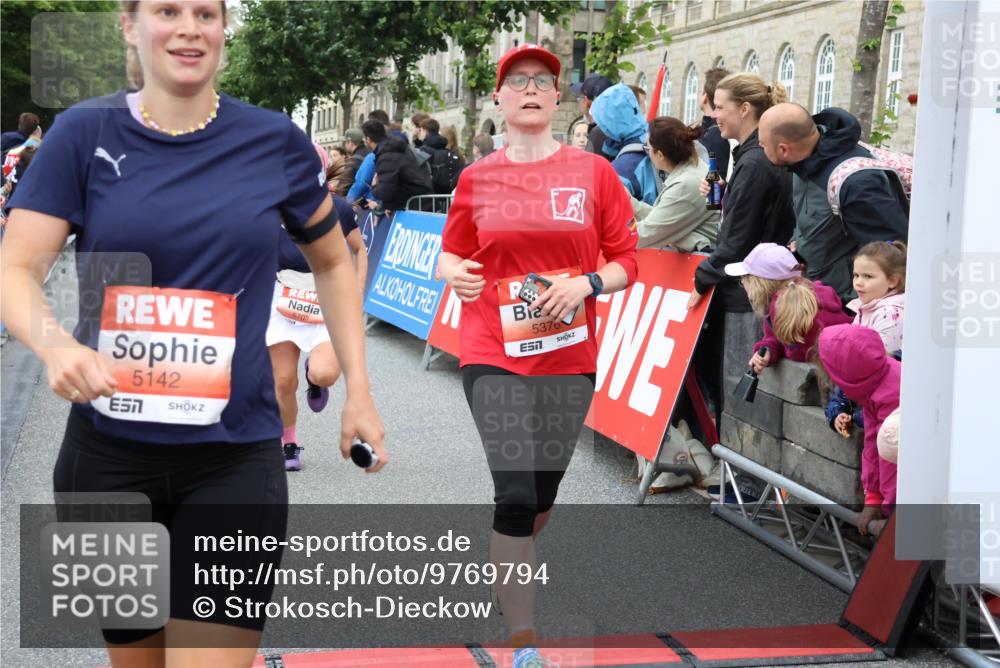 14.06.2026 - REWE Women's Run Strokosch-Dieckow http://msf.ph/oto/9769794 14.06.2026 10:59:05 Ziel 5066, 5067, 5142, 5144, 5154, 5226, 5376, 5703, 5741, 5986 meine-sportfotos.de