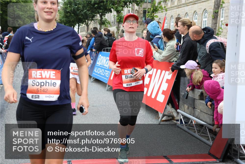 14.06.2026 - REWE Women's Run Strokosch-Dieckow http://msf.ph/oto/9769805 14.06.2026 10:59:05 Ziel 5066, 5067, 5142, 5144, 5154, 5226, 5376, 5703, 5741, 5986 meine-sportfotos.de