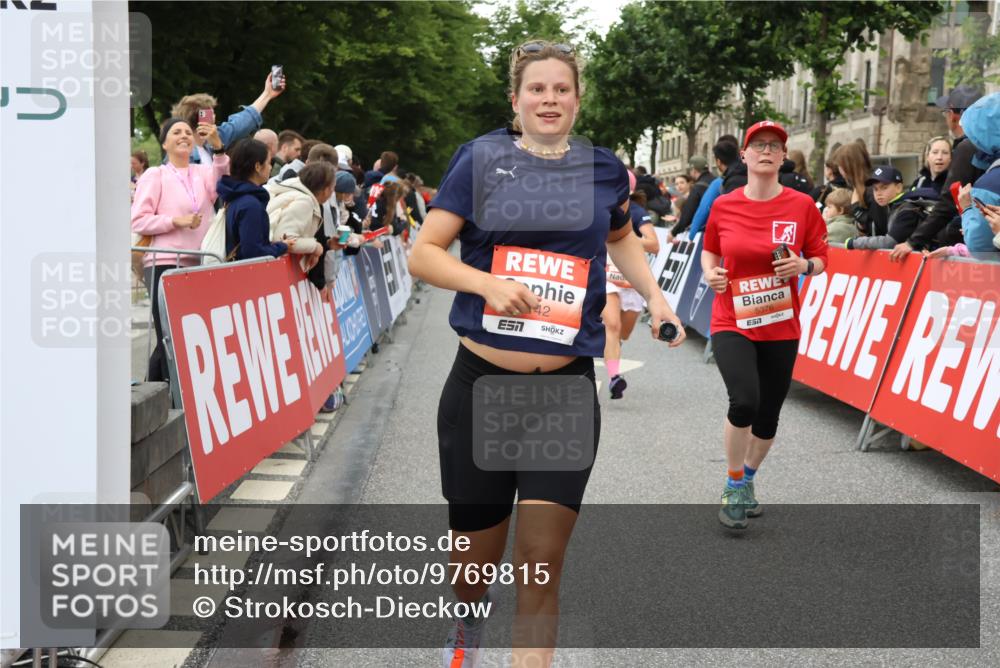 14.06.2026 - REWE Women's Run Strokosch-Dieckow http://msf.ph/oto/9769815 14.06.2026 10:59:04 Ziel 5066, 5067, 5142, 5144, 5154, 5226, 5376, 5703, 5741, 5911 meine-sportfotos.de