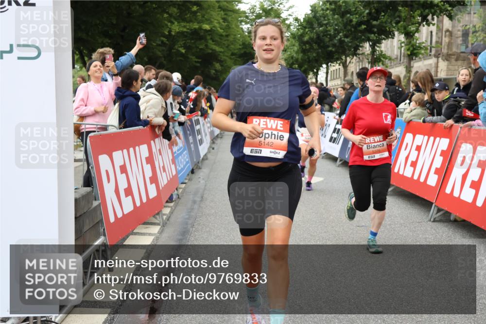 14.06.2026 - REWE Women's Run Strokosch-Dieckow http://msf.ph/oto/9769833 14.06.2026 10:59:04 Ziel 5066, 5067, 5142, 5144, 5154, 5226, 5376, 5703, 5741, 5911 meine-sportfotos.de