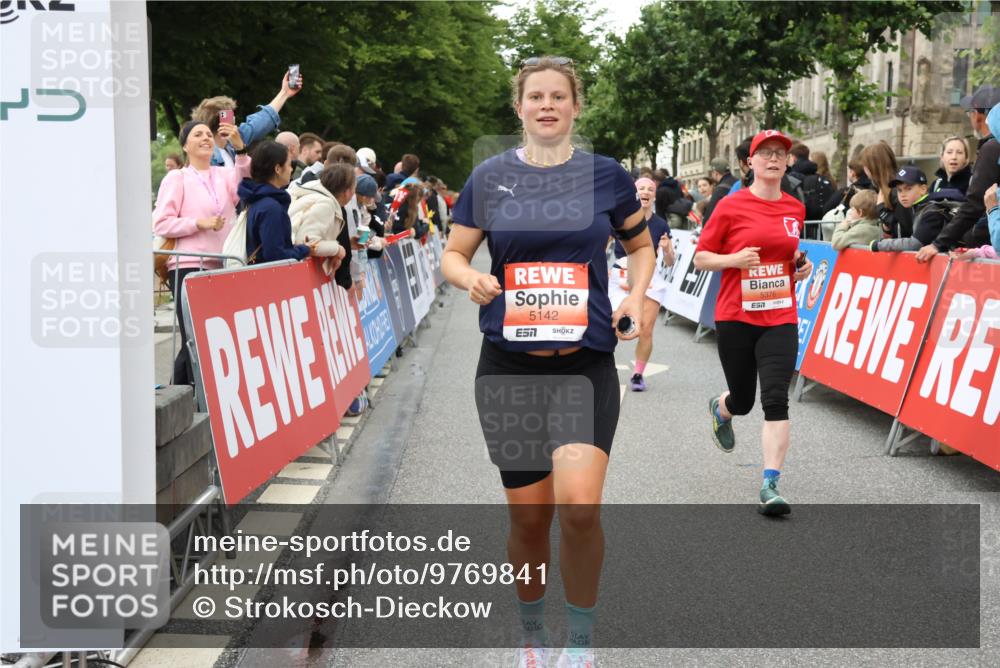 14.06.2026 - REWE Women's Run Strokosch-Dieckow http://msf.ph/oto/9769841 14.06.2026 10:59:04 Ziel 5066, 5067, 5142, 5144, 5154, 5226, 5376, 5703, 5741, 5911 meine-sportfotos.de
