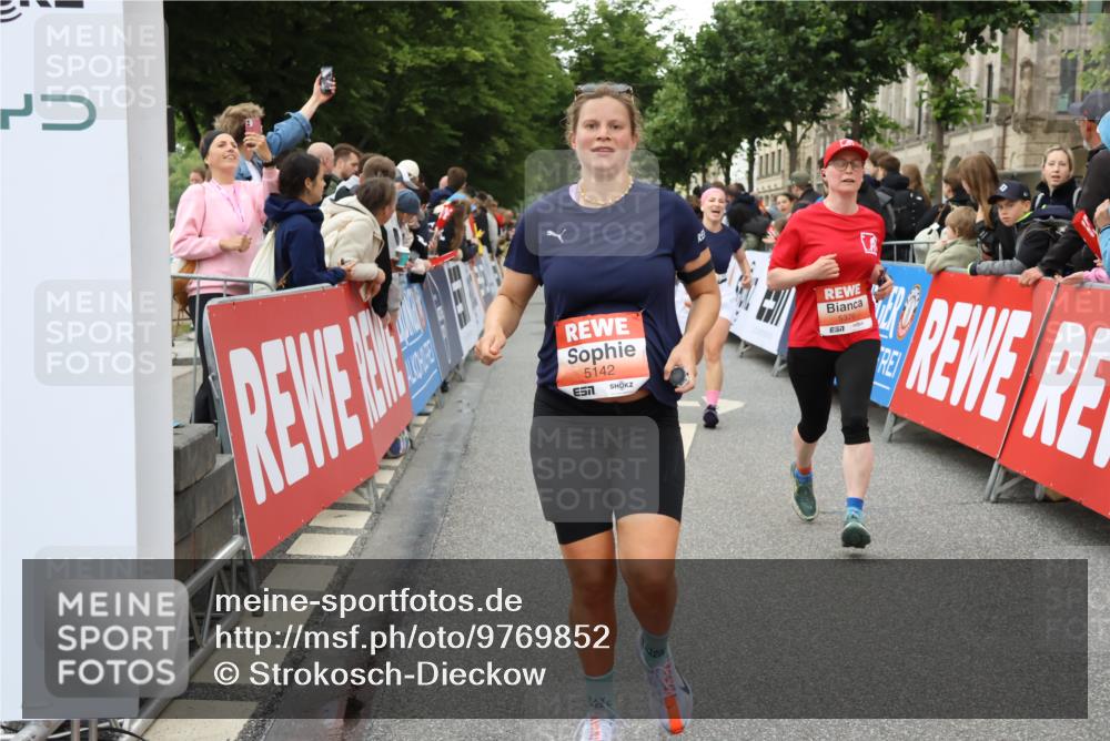 14.06.2026 - REWE Women's Run Strokosch-Dieckow http://msf.ph/oto/9769852 14.06.2026 10:59:04 Ziel 5066, 5067, 5142, 5144, 5154, 5226, 5376, 5703, 5741, 5911 meine-sportfotos.de