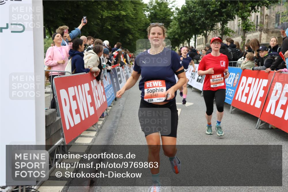14.06.2026 - REWE Women's Run Strokosch-Dieckow http://msf.ph/oto/9769863 14.06.2026 10:59:04 Ziel 5066, 5067, 5142, 5144, 5154, 5226, 5376, 5703, 5741, 5911 meine-sportfotos.de