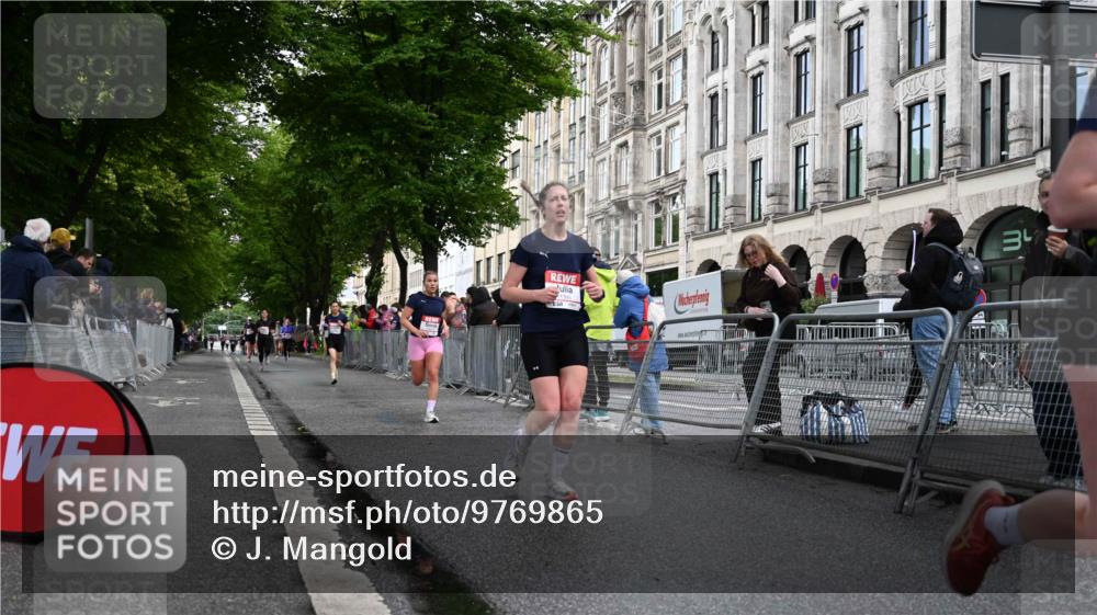 14.06.2026 - REWE Women's Run J. Mangold http://msf.ph/oto/9769865 14.06.2026 09:53:58 Ziel 10012, 10356, 10363, 10434, 10778, 10899, 11395, 11502 meine-sportfotos.de