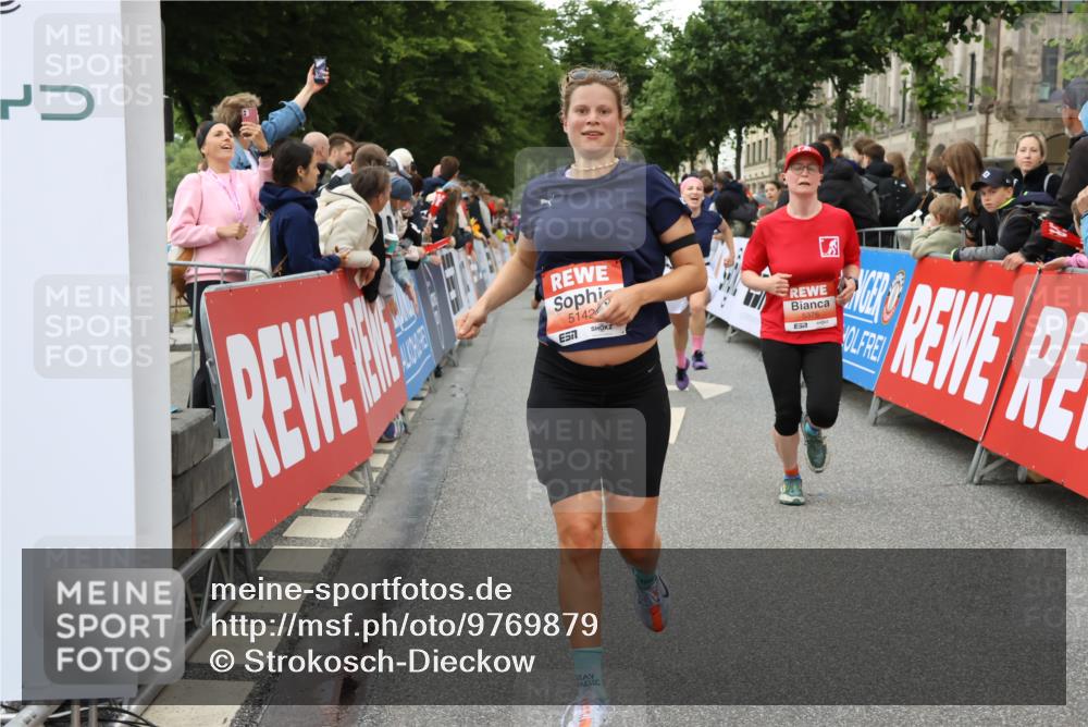 14.06.2026 - REWE Women's Run Strokosch-Dieckow http://msf.ph/oto/9769879 14.06.2026 10:59:03 Ziel 5066, 5067, 5142, 5144, 5154, 5226, 5376, 5402, 5703, 5741, 5911 meine-sportfotos.de