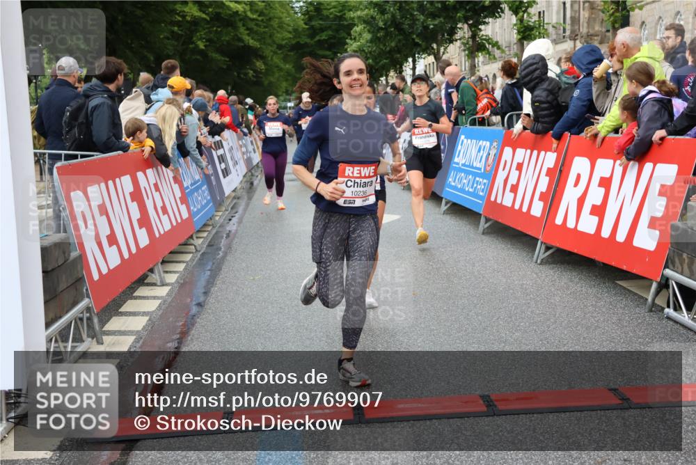 14.06.2026 - REWE Women's Run Strokosch-Dieckow http://msf.ph/oto/9769907 14.06.2026 09:54:09 Ziel 10236, 10334, 10778, 10783, 10847, 11184, 11315, 11389, 11429 meine-sportfotos.de