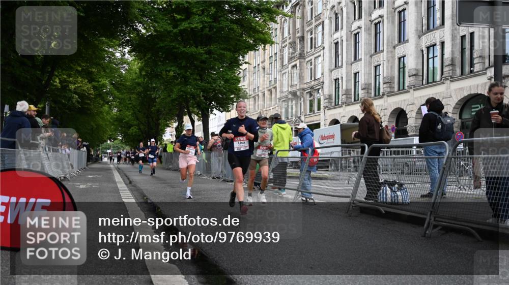 14.06.2026 - REWE Women's Run J. Mangold http://msf.ph/oto/9769939 14.06.2026 09:54:12 Ziel 10063, 10299, 10440, 10704, 10806 meine-sportfotos.de