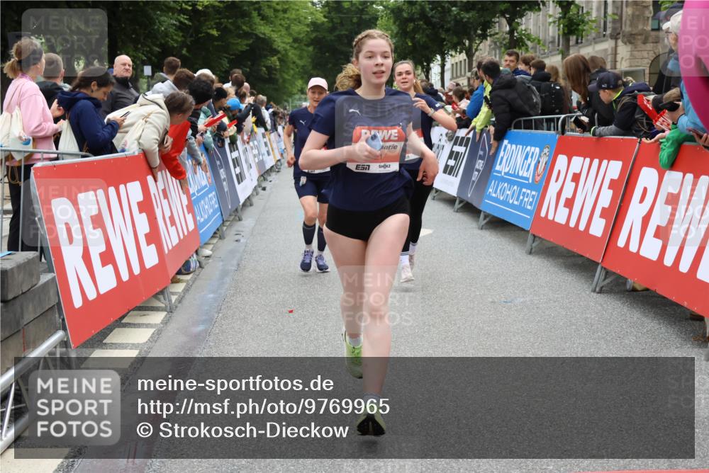 14.06.2026 - REWE Women's Run Strokosch-Dieckow http://msf.ph/oto/9769965 14.06.2026 10:57:02 Ziel 5021, 5023, 5074, 5209, 5571, 5583, 5964, 6053 meine-sportfotos.de