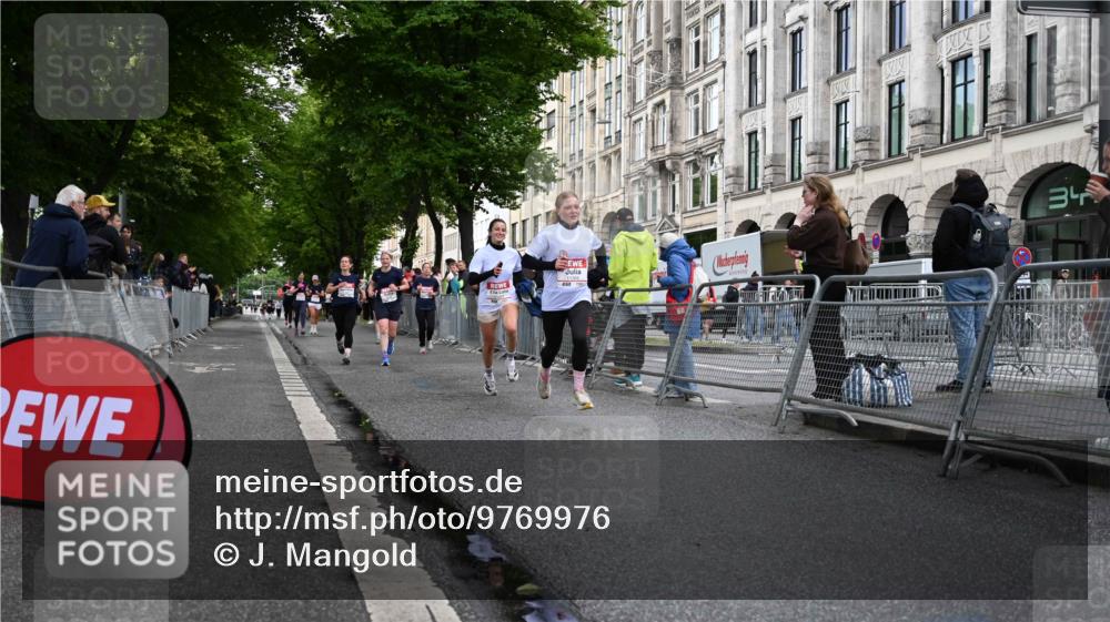 14.06.2026 - REWE Women's Run J. Mangold http://msf.ph/oto/9769976 14.06.2026 09:54:25 Ziel 10066, 10290, 10986, 11179, 11368, 11407, 11499 meine-sportfotos.de