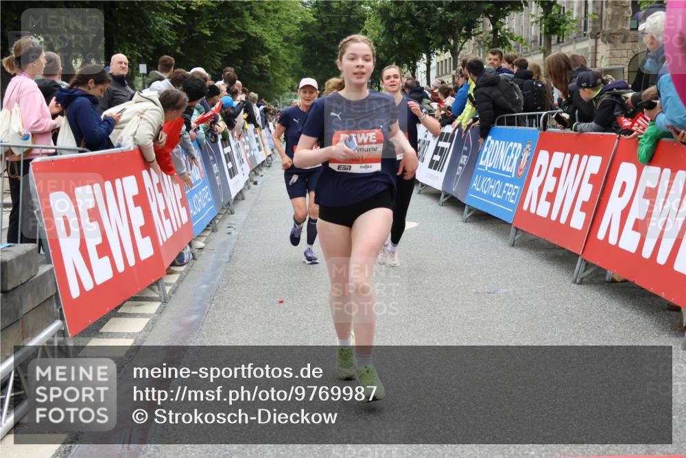 14.06.2026 - REWE Women's Run Strokosch-Dieckow http://msf.ph/oto/9769987 14.06.2026 10:57:02 Ziel 5021, 5023, 5074, 5209, 5571, 5583, 5964, 6053 meine-sportfotos.de