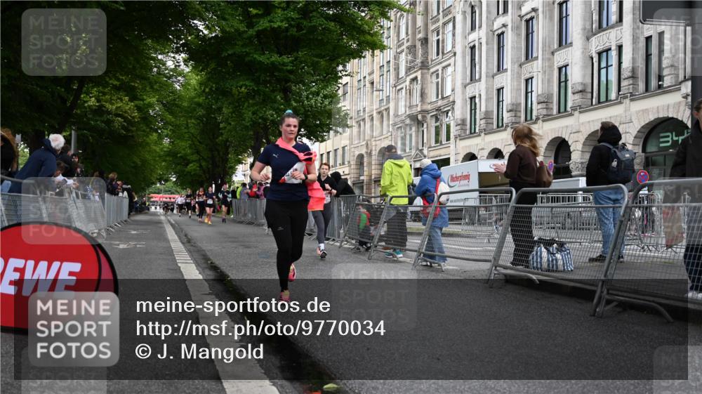 14.06.2026 - REWE Women's Run J. Mangold http://msf.ph/oto/9770034 14.06.2026 09:54:38 Ziel 11167, 11266, 11270, 11273, 11438 meine-sportfotos.de