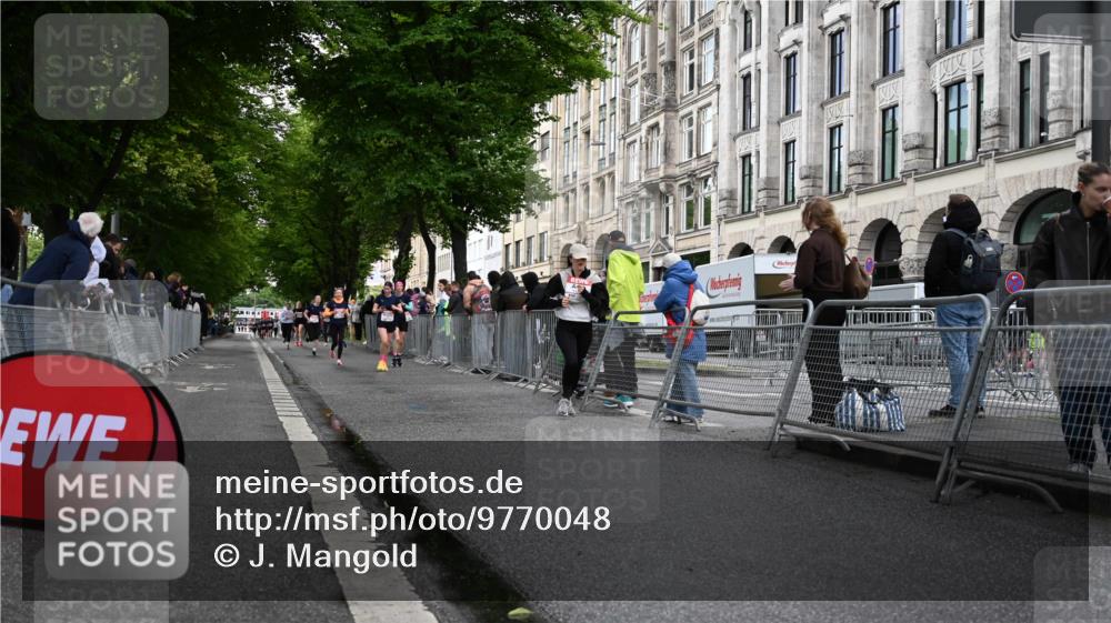 14.06.2026 - REWE Women's Run J. Mangold http://msf.ph/oto/9770048 14.06.2026 09:54:41 Ziel 11266, 11270, 11273 meine-sportfotos.de
