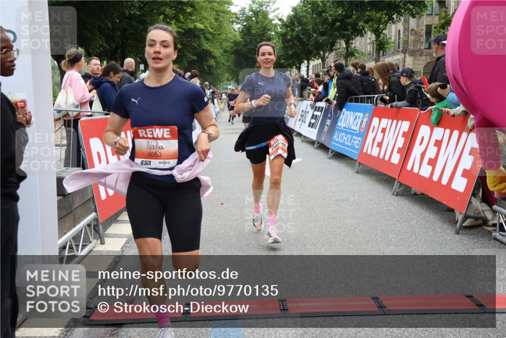 14.06.2026 - REWE Women's Run Strokosch-Dieckow http://msf.ph/oto/9770135 14.06.2026 10:56:56 Ziel 5023, 5070, 5219, 5571, 5583, 6023, 6053 meine-sportfotos.de