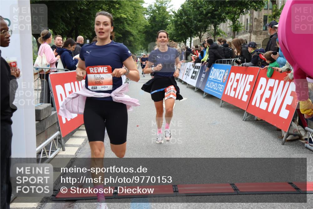 14.06.2026 - REWE Women's Run Strokosch-Dieckow http://msf.ph/oto/9770153 14.06.2026 10:56:56 Ziel 5023, 5070, 5219, 5571, 5583, 6023, 6053 meine-sportfotos.de
