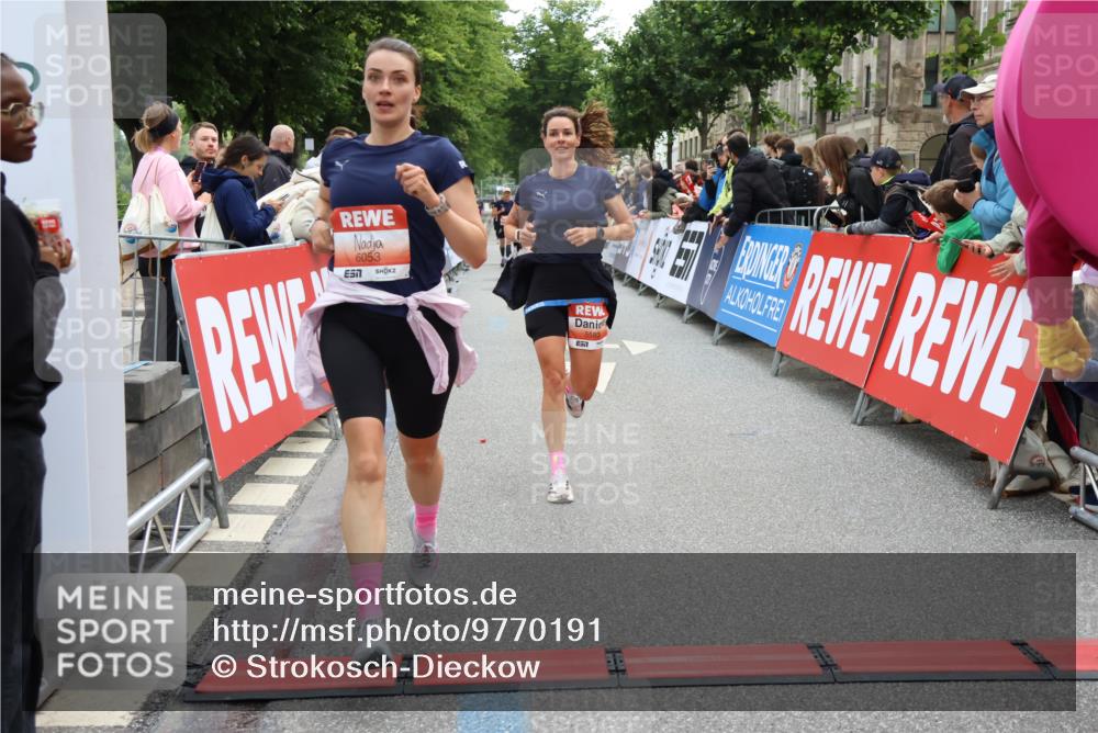 14.06.2026 - REWE Women's Run Strokosch-Dieckow http://msf.ph/oto/9770191 14.06.2026 10:56:56 Ziel 5023, 5070, 5219, 5571, 5583, 6023, 6053 meine-sportfotos.de