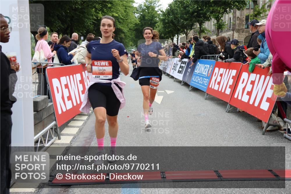 14.06.2026 - REWE Women's Run Strokosch-Dieckow http://msf.ph/oto/9770211 14.06.2026 10:56:56 Ziel 5023, 5070, 5219, 5571, 5583, 6023, 6053 meine-sportfotos.de