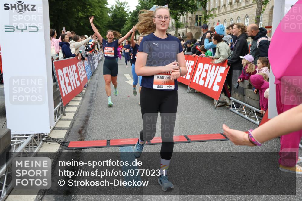 14.06.2026 - REWE Women's Run Strokosch-Dieckow http://msf.ph/oto/9770231 14.06.2026 10:58:56 Ziel 5066, 5067, 5144, 5154, 5402, 5553, 5585, 5616, 5741, 5766, 5911, 6036 meine-sportfotos.de