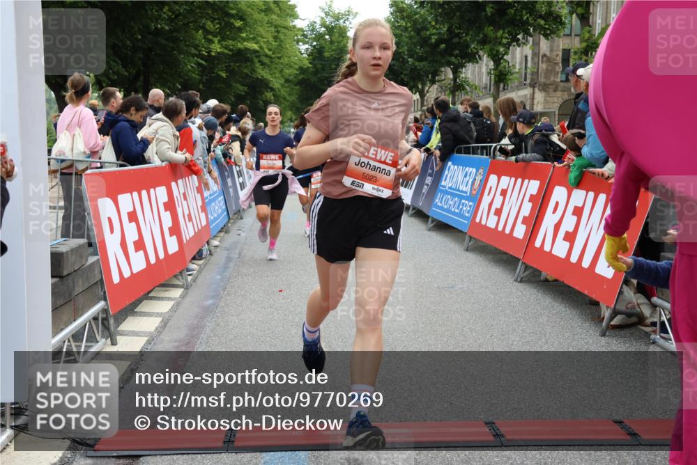 14.06.2026 - REWE Women's Run Strokosch-Dieckow http://msf.ph/oto/9770269 14.06.2026 10:56:54 Ziel 5023, 5070, 5219, 5571, 5583, 6023, 6053 meine-sportfotos.de