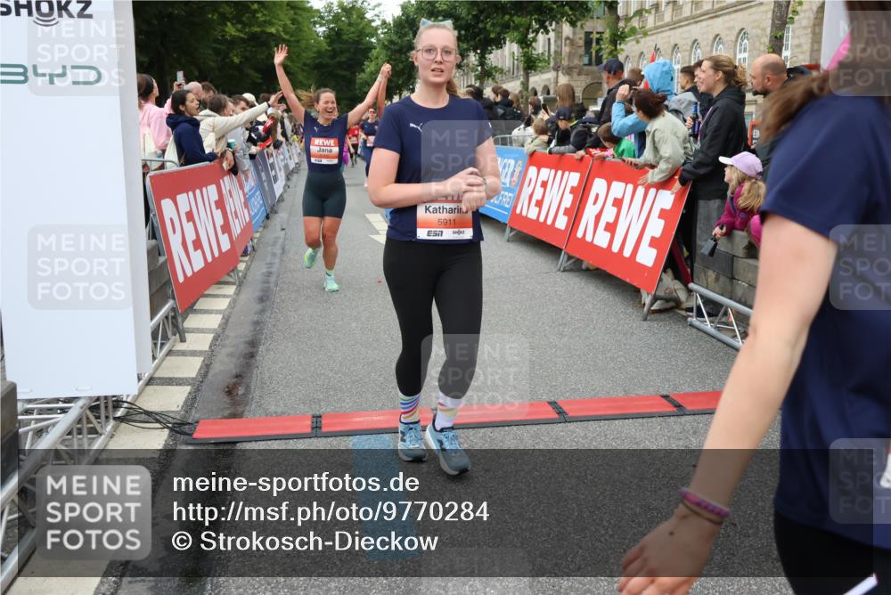 14.06.2026 - REWE Women's Run Strokosch-Dieckow http://msf.ph/oto/9770284 14.06.2026 10:58:56 Ziel 5066, 5067, 5144, 5154, 5402, 5553, 5585, 5616, 5741, 5766, 5911, 6036 meine-sportfotos.de