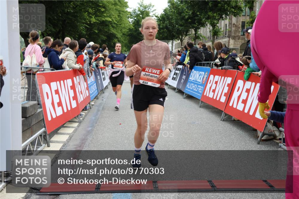 14.06.2026 - REWE Women's Run Strokosch-Dieckow http://msf.ph/oto/9770303 14.06.2026 10:56:54 Ziel 5023, 5070, 5219, 5571, 5583, 6023, 6053 meine-sportfotos.de