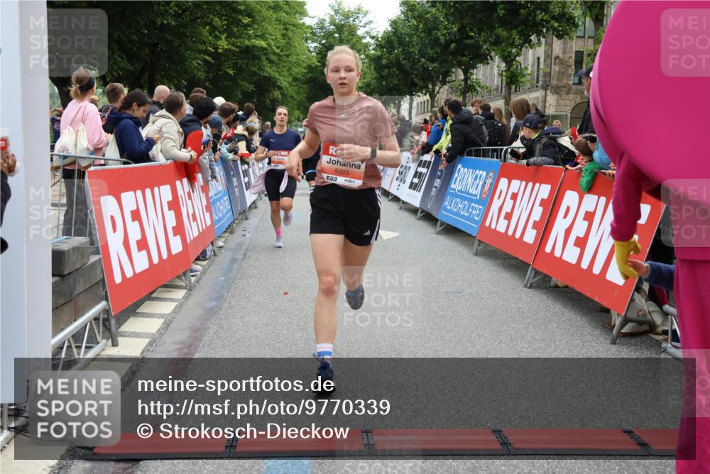 14.06.2026 - REWE Women's Run Strokosch-Dieckow http://msf.ph/oto/9770339 14.06.2026 10:56:54 Ziel 5023, 5070, 5219, 5571, 5583, 6023, 6053 meine-sportfotos.de