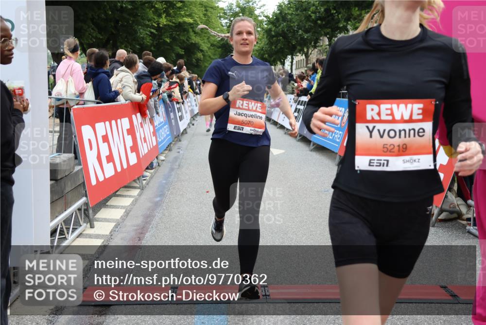 14.06.2026 - REWE Women's Run Strokosch-Dieckow http://msf.ph/oto/9770362 14.06.2026 10:56:52 Ziel 5023, 5070, 5219, 6023, 6053 meine-sportfotos.de