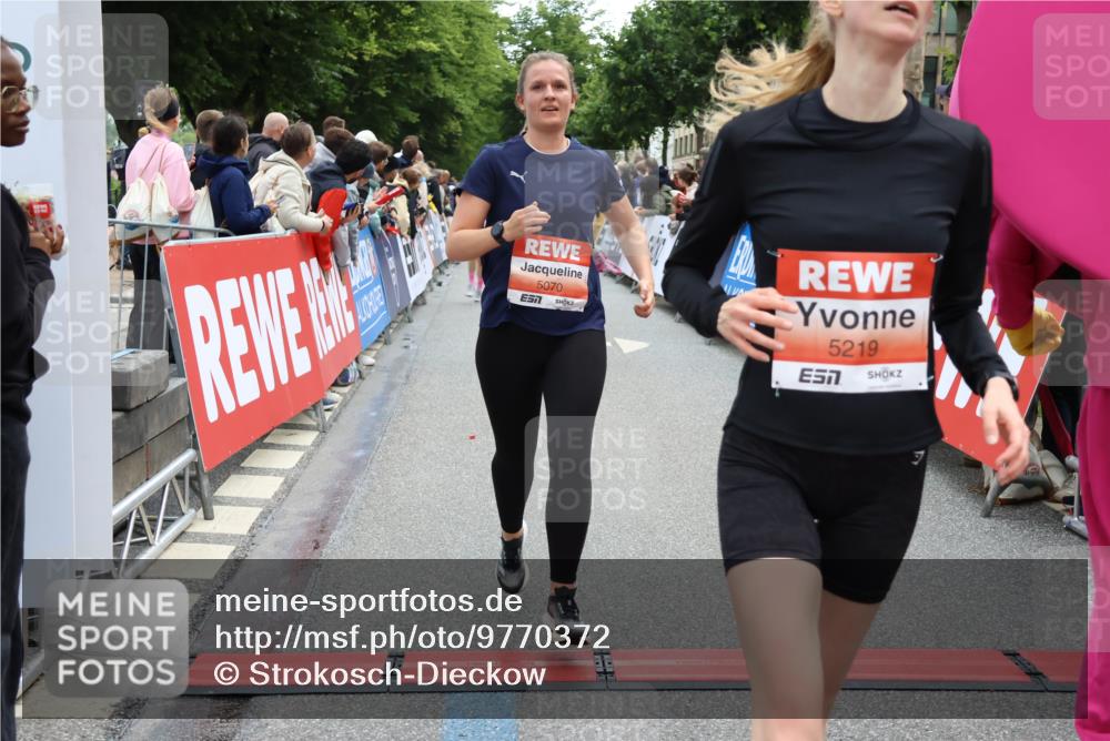 14.06.2026 - REWE Women's Run Strokosch-Dieckow http://msf.ph/oto/9770372 14.06.2026 10:56:52 Ziel 5023, 5070, 5219, 6023, 6053 meine-sportfotos.de