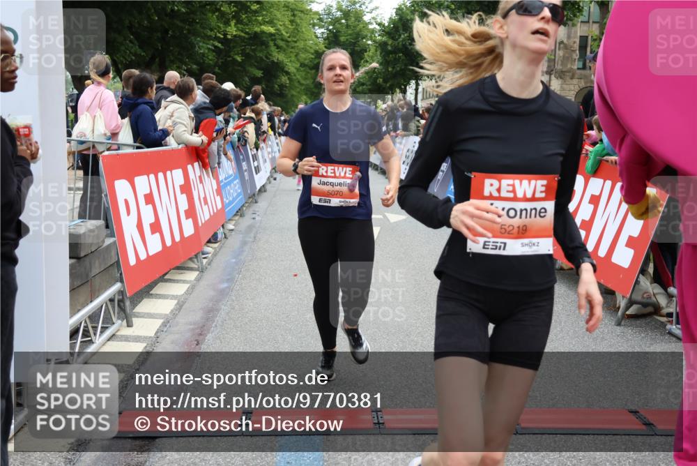 14.06.2026 - REWE Women's Run Strokosch-Dieckow http://msf.ph/oto/9770381 14.06.2026 10:56:52 Ziel 5023, 5070, 5219, 6023, 6053 meine-sportfotos.de