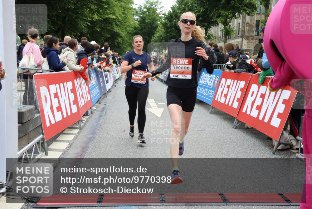 14.06.2026 - REWE Women's Run Strokosch-Dieckow http://msf.ph/oto/9770398 14.06.2026 10:56:52 Ziel 5023, 5070, 5219, 6023, 6053 meine-sportfotos.de