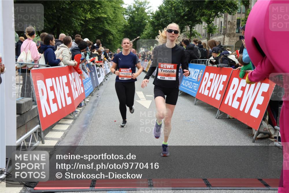 14.06.2026 - REWE Women's Run Strokosch-Dieckow http://msf.ph/oto/9770416 14.06.2026 10:56:52 Ziel 5023, 5070, 5219, 6023, 6053 meine-sportfotos.de