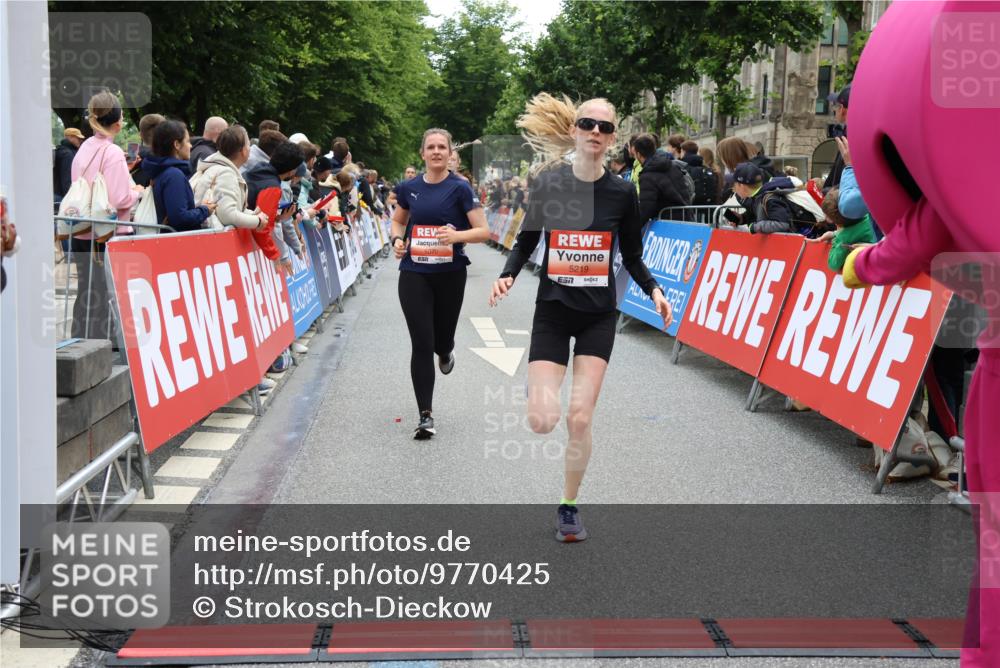 14.06.2026 - REWE Women's Run Strokosch-Dieckow http://msf.ph/oto/9770425 14.06.2026 10:56:52 Ziel 5023, 5070, 5219, 6023, 6053 meine-sportfotos.de