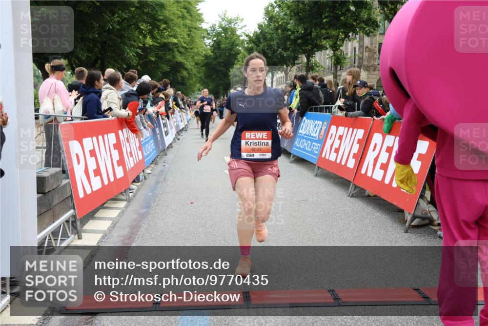 14.06.2026 - REWE Women's Run Strokosch-Dieckow http://msf.ph/oto/9770435 14.06.2026 10:56:49 Ziel 5070, 5219, 5945, 6023 meine-sportfotos.de
