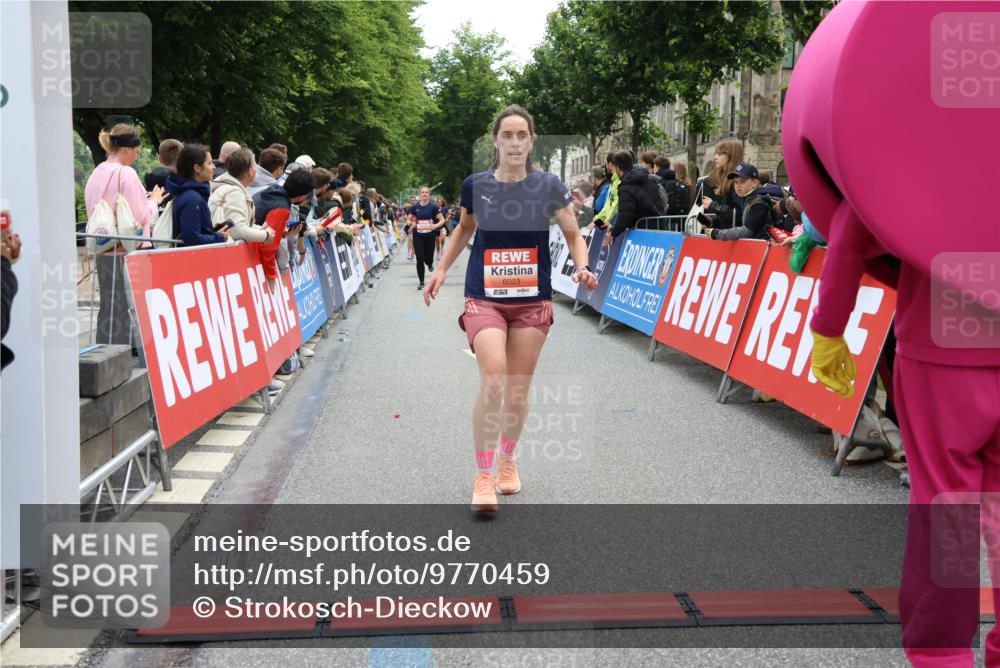14.06.2026 - REWE Women's Run Strokosch-Dieckow http://msf.ph/oto/9770459 14.06.2026 10:56:49 Ziel 5070, 5219, 5945, 6023 meine-sportfotos.de