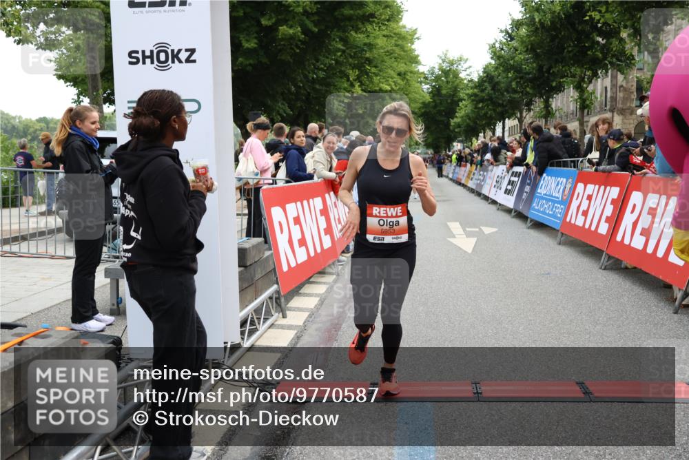 14.06.2026 - REWE Women's Run Strokosch-Dieckow http://msf.ph/oto/9770587 14.06.2026 10:56:36 Ziel 5140, 5244, 5245, 5556, 5953 meine-sportfotos.de