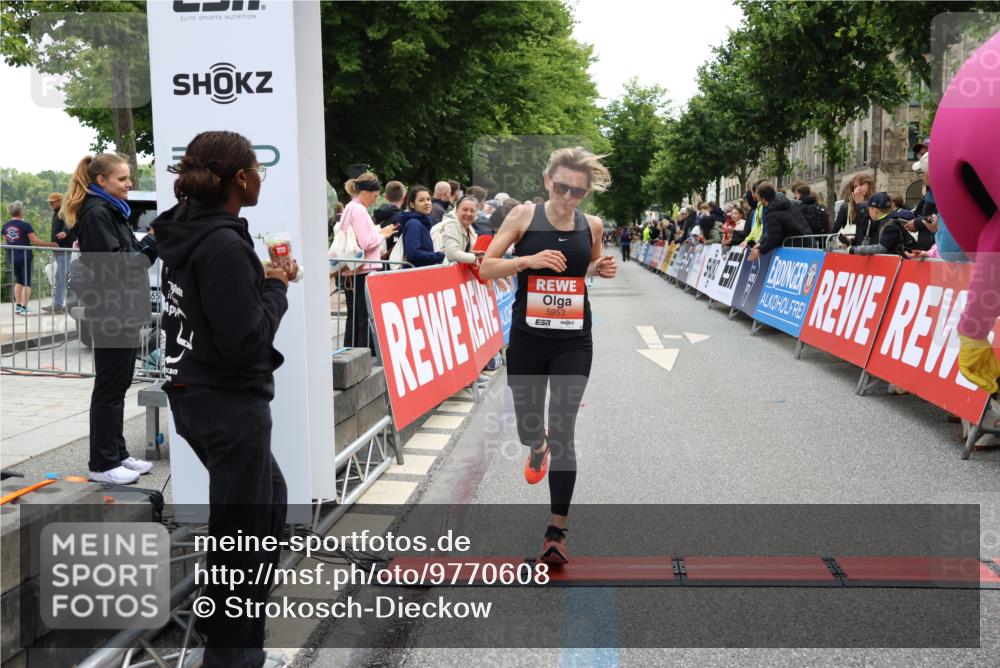 14.06.2026 - REWE Women's Run Strokosch-Dieckow http://msf.ph/oto/9770608 14.06.2026 10:56:36 Ziel 5140, 5244, 5245, 5556, 5953 meine-sportfotos.de