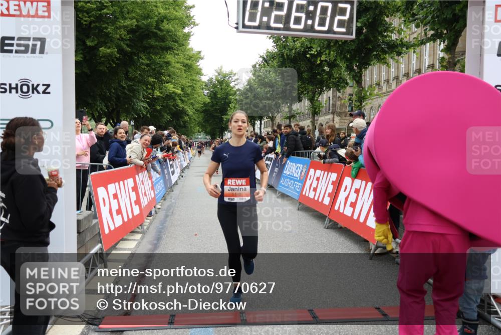14.06.2026 - REWE Women's Run Strokosch-Dieckow http://msf.ph/oto/9770627 14.06.2026 10:56:30 Ziel 5140, 5244, 5245, 5556, 5818 meine-sportfotos.de