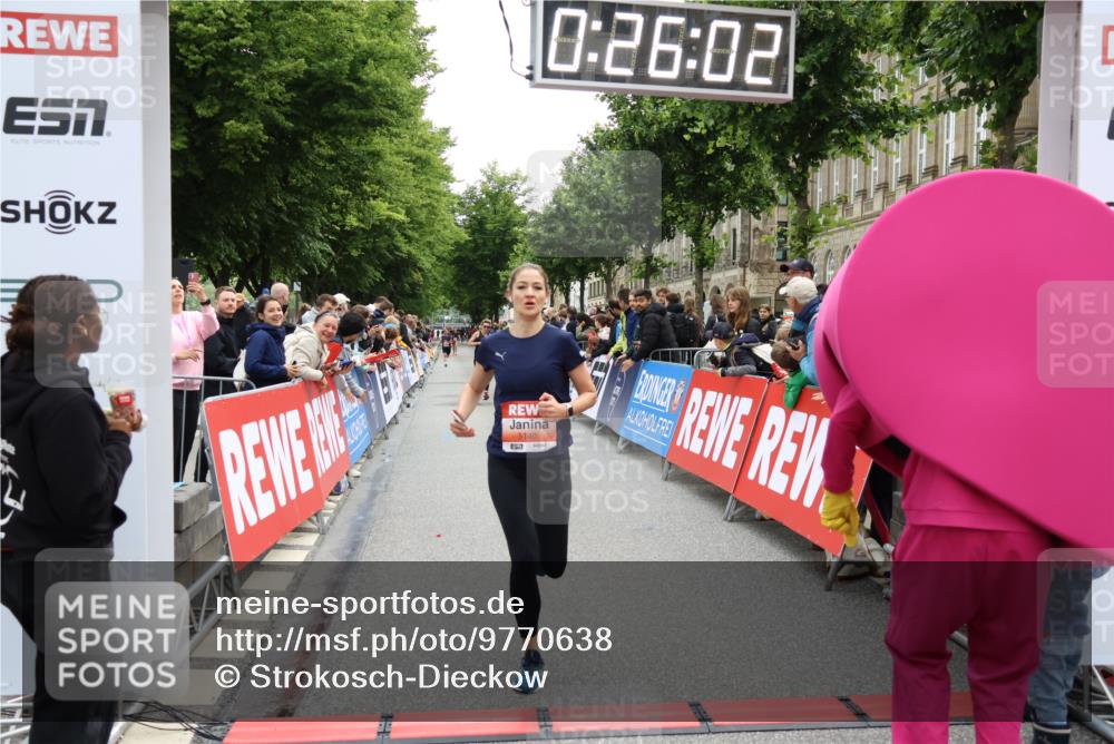 14.06.2026 - REWE Women's Run Strokosch-Dieckow http://msf.ph/oto/9770638 14.06.2026 10:56:30 Ziel 5140, 5244, 5245, 5556, 5818 meine-sportfotos.de