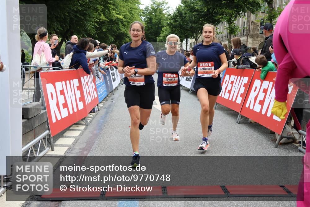 14.06.2026 - REWE Women's Run Strokosch-Dieckow http://msf.ph/oto/9770748 14.06.2026 10:56:28 Ziel 5140, 5244, 5245, 5556, 5818 meine-sportfotos.de
