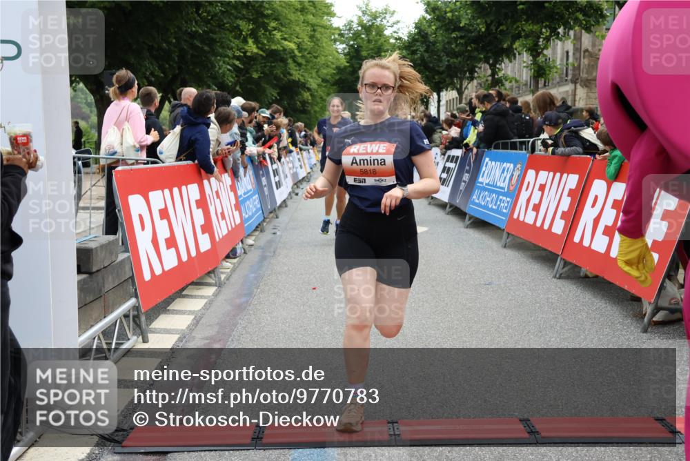 14.06.2026 - REWE Women's Run Strokosch-Dieckow http://msf.ph/oto/9770783 14.06.2026 10:56:26 Ziel 5140, 5244, 5245, 5556, 5818, 5868 meine-sportfotos.de