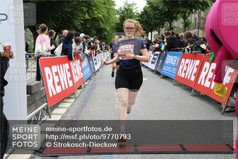 14.06.2026 - REWE Women's Run Strokosch-Dieckow http://msf.ph/oto/9770793 14.06.2026 10:56:26 Ziel 5140, 5244, 5245, 5556, 5818, 5868 meine-sportfotos.de
