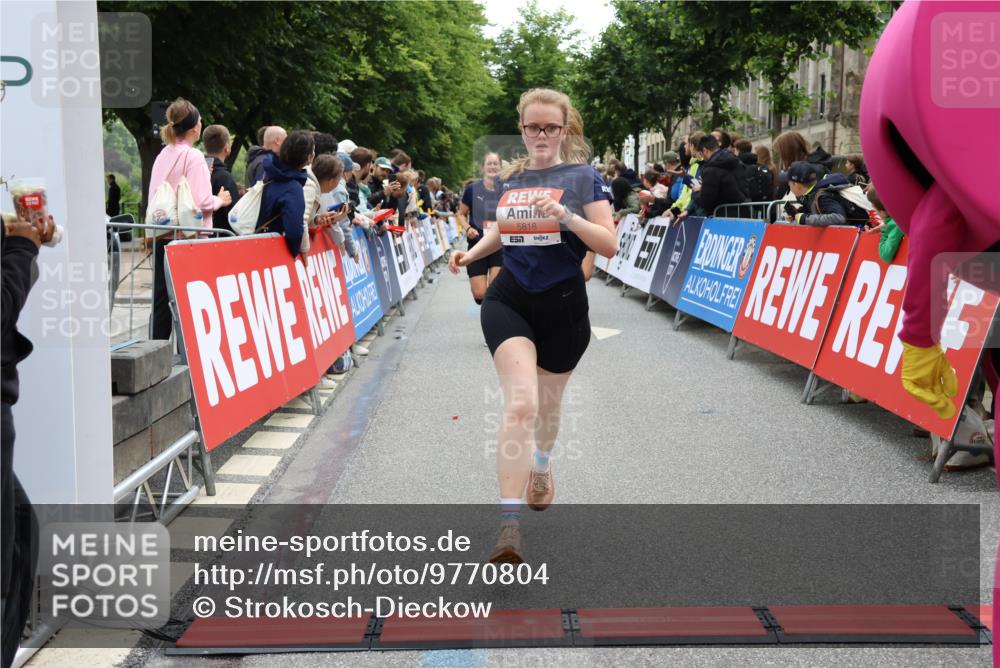 14.06.2026 - REWE Women's Run Strokosch-Dieckow http://msf.ph/oto/9770804 14.06.2026 10:56:26 Ziel 5140, 5244, 5245, 5556, 5818, 5868 meine-sportfotos.de