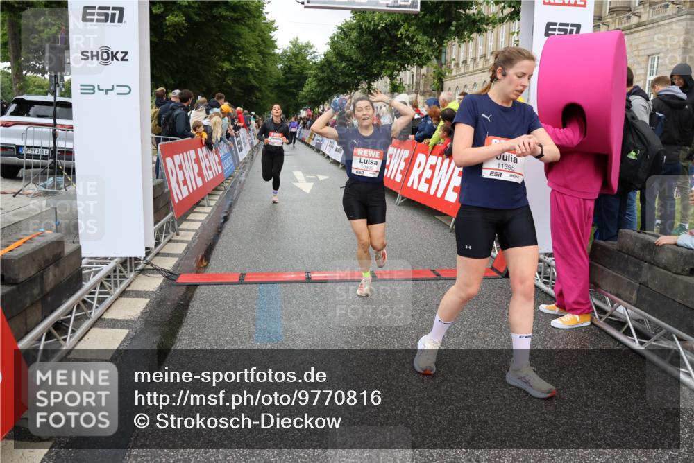 14.06.2026 - REWE Women's Run Strokosch-Dieckow http://msf.ph/oto/9770816 14.06.2026 09:54:24 Ziel 10012, 10235, 10356, 10363, 10434, 10899, 11395, 11502 meine-sportfotos.de