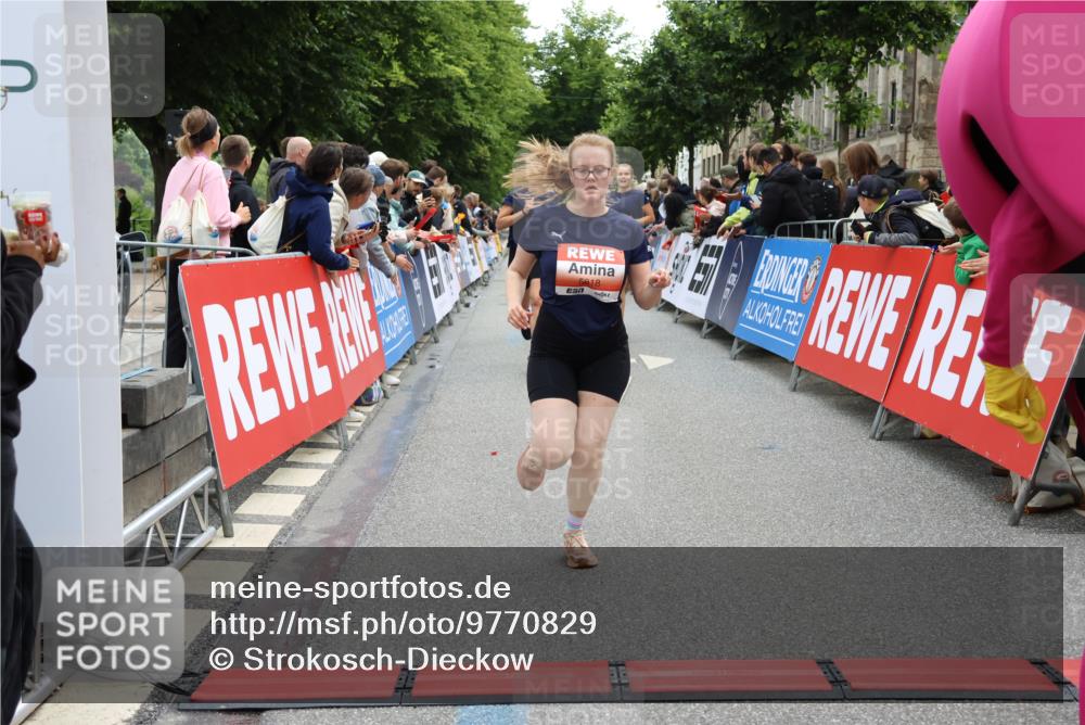14.06.2026 - REWE Women's Run Strokosch-Dieckow http://msf.ph/oto/9770829 14.06.2026 10:56:26 Ziel 5140, 5244, 5245, 5556, 5818, 5868 meine-sportfotos.de