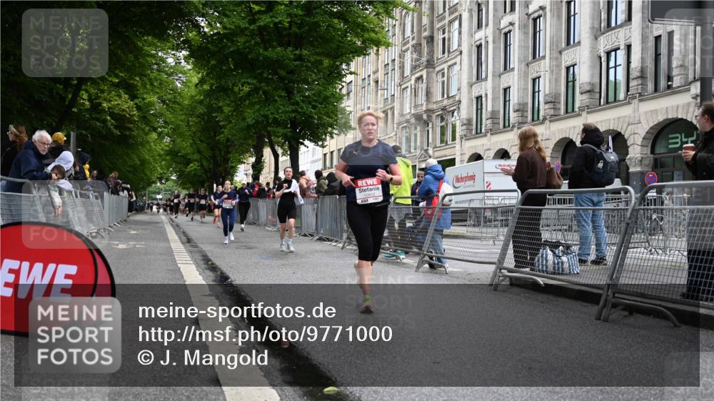 14.06.2026 - REWE Women's Run J. Mangold http://msf.ph/oto/9771000 14.06.2026 09:57:40 Ziel 10069, 10638, 10640, 10912 meine-sportfotos.de