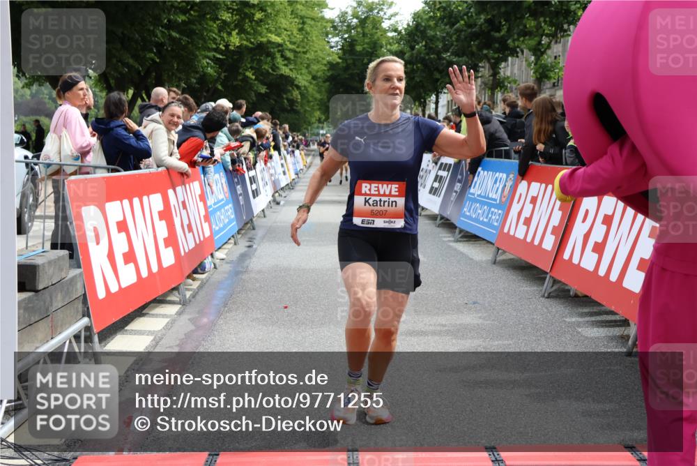 14.06.2026 - REWE Women's Run Strokosch-Dieckow http://msf.ph/oto/9771255 14.06.2026 10:55:57 Ziel 5207 meine-sportfotos.de
