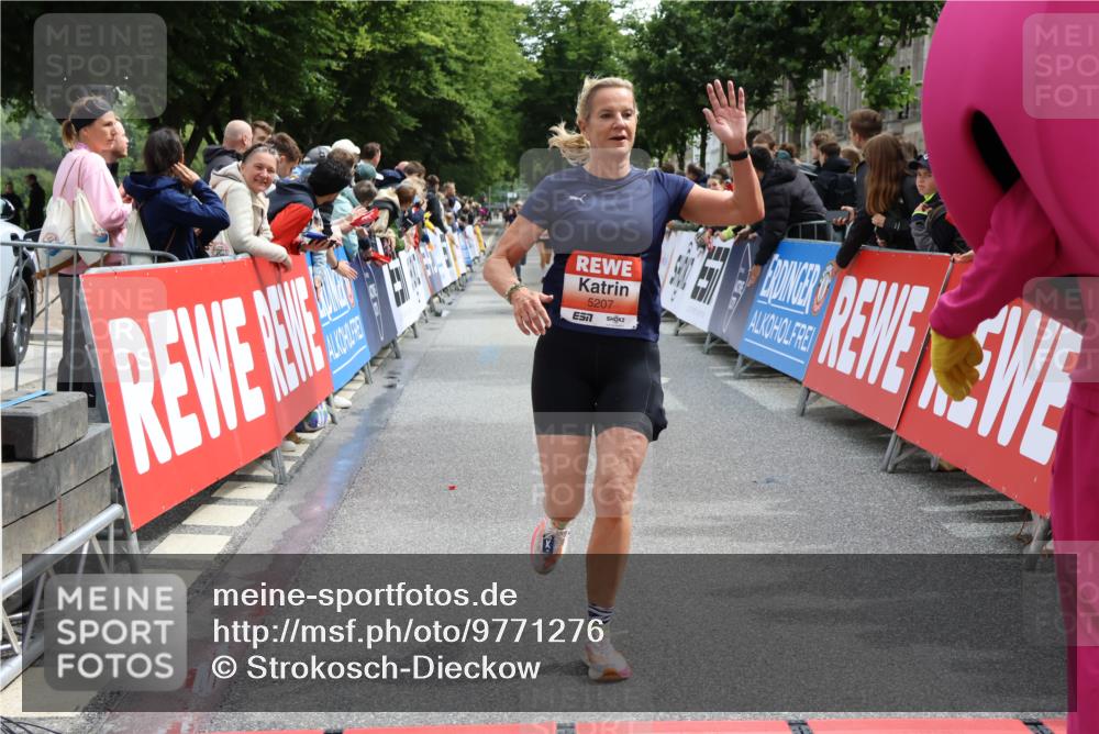 14.06.2026 - REWE Women's Run Strokosch-Dieckow http://msf.ph/oto/9771276 14.06.2026 10:55:57 Ziel 5207 meine-sportfotos.de