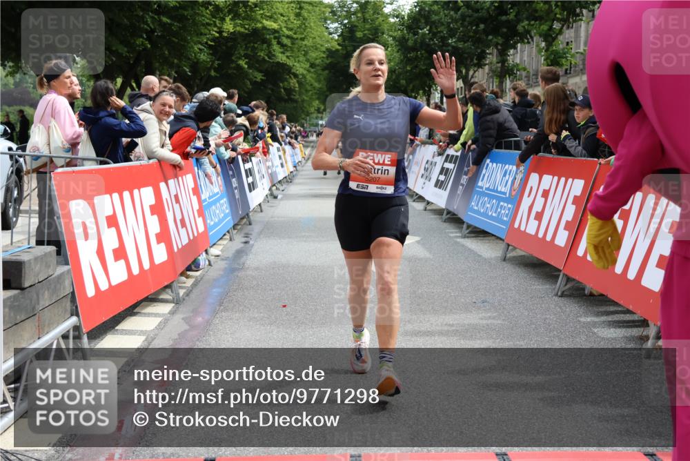 14.06.2026 - REWE Women's Run Strokosch-Dieckow http://msf.ph/oto/9771298 14.06.2026 10:55:57 Ziel 5207 meine-sportfotos.de