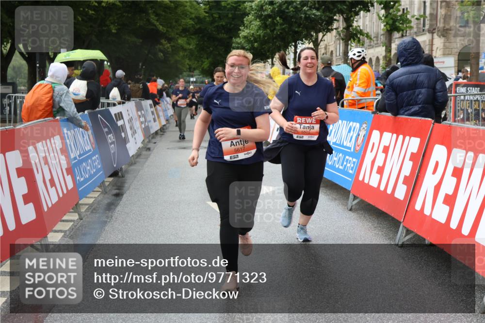 14.06.2026 - REWE Women's Run Strokosch-Dieckow http://msf.ph/oto/9771323 14.06.2026 11:11:11 Ziel 5123, 5254, 5554, 5575, 5606, 5617, 5915, 6027 meine-sportfotos.de