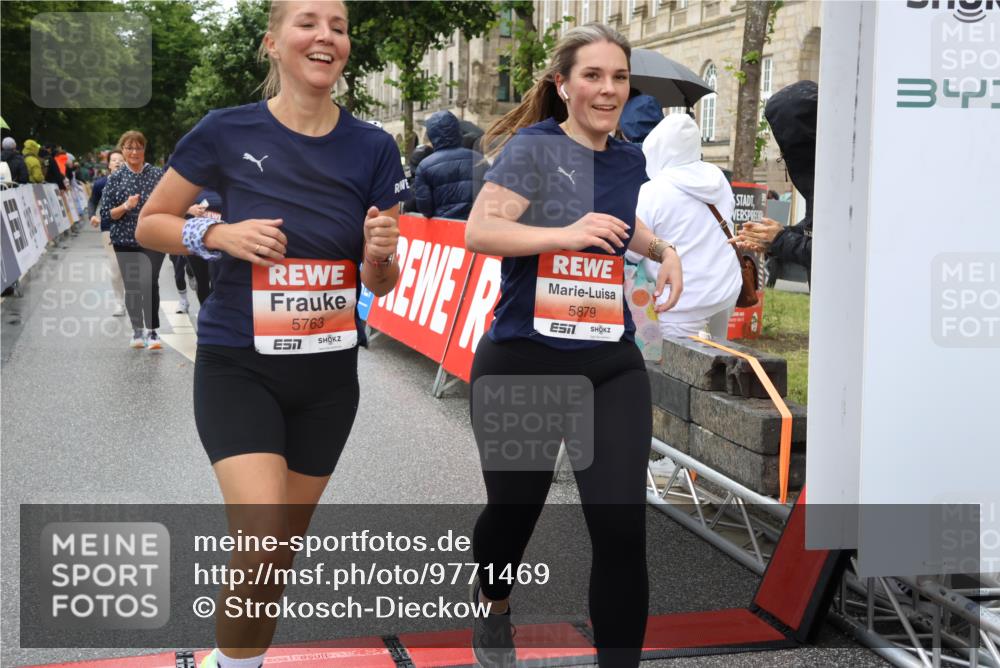 14.06.2026 - REWE Women's Run Strokosch-Dieckow http://msf.ph/oto/9771469 14.06.2026 11:11:00 Ziel 5123, 5124, 5125, 5126, 5127, 5254, 5316, 5554, 5724, 5763, 5830, 5831, 5879, 5915 meine-sportfotos.de