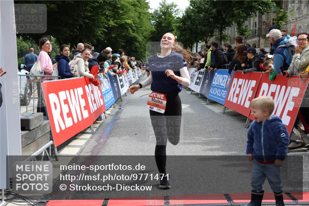 14.06.2026 - REWE Women's Run Strokosch-Dieckow http://msf.ph/oto/9771471 14.06.2026 10:55:48 Ziel 5250, 5695, 5789, 6069 meine-sportfotos.de